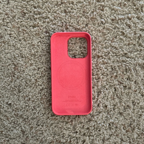 iPhone 15 Pro silicone case - color guava - Picture 2 of 4